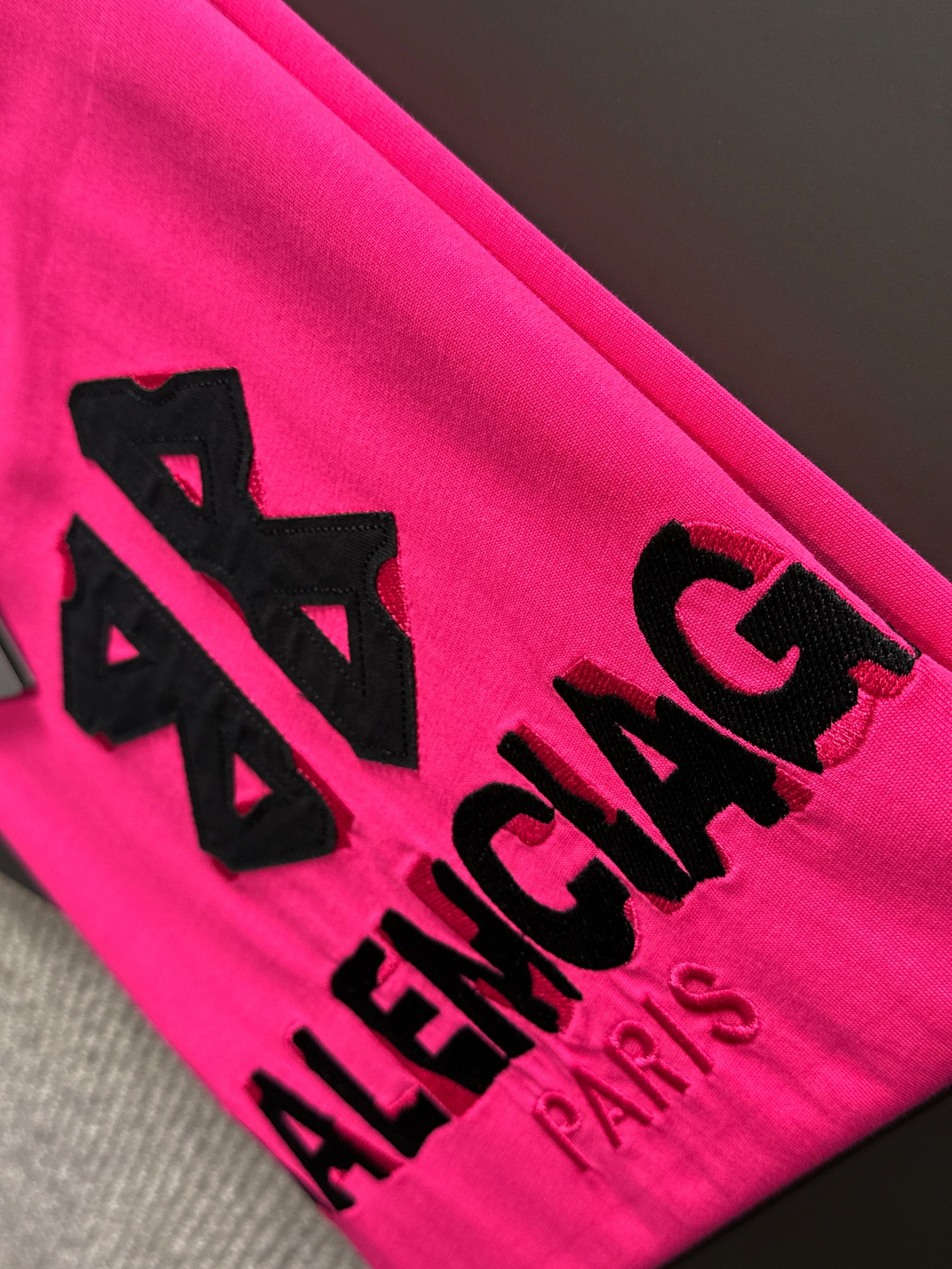 お得品‼バレンシアガ tシャツ アップルスーパーコピー 純綿 ゆったり トップス 短袖 プリント 男女兼用 ローズレッド_5