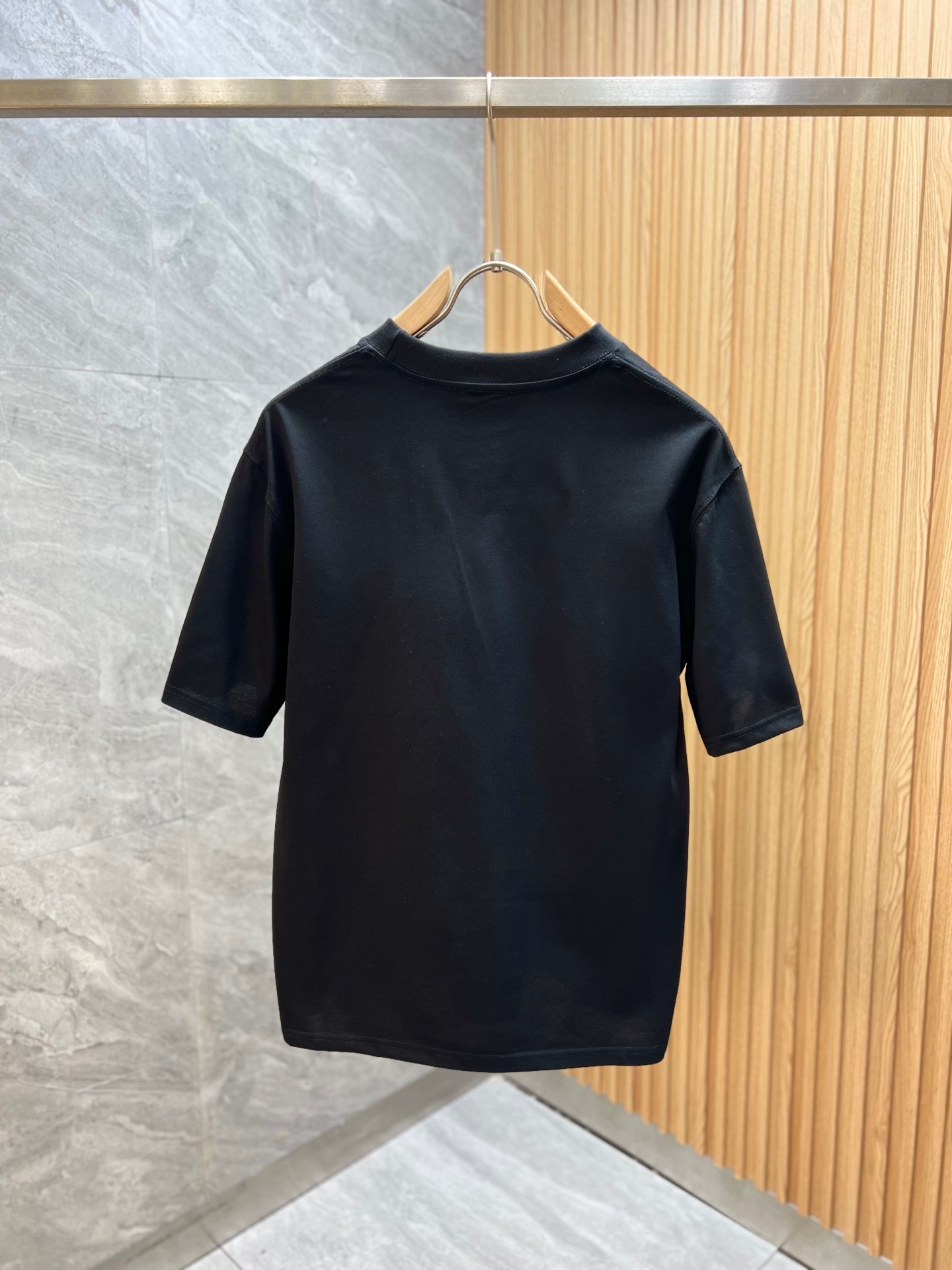 大販売 フェンディ t シャツ偽物 純綿 トップス プリント 人気品 短袖 ブラック_2