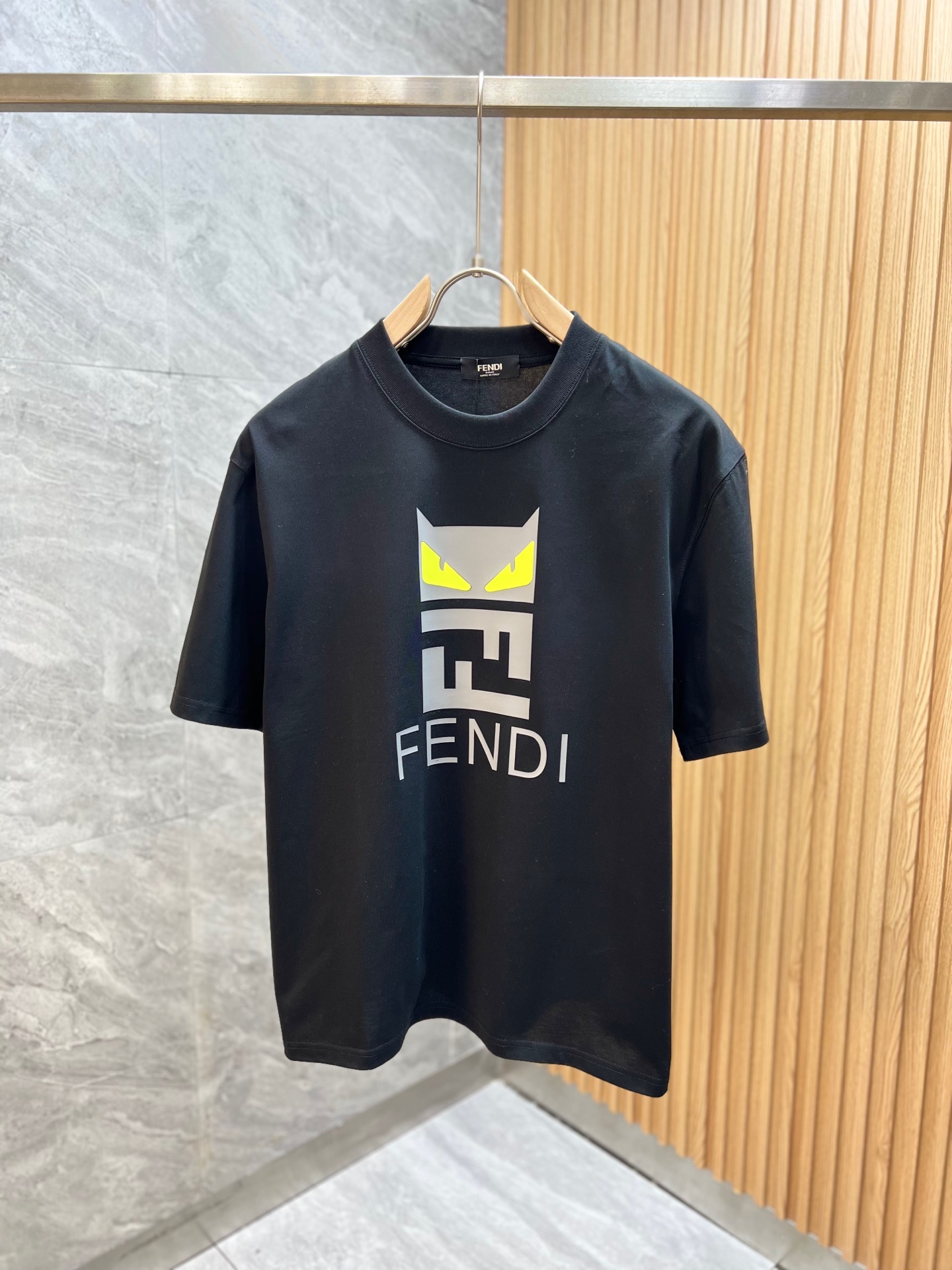 大得価のフェンディ t シャツ メンズコピー 純綿 トップス プリント 短袖 シンプル ブラック_1