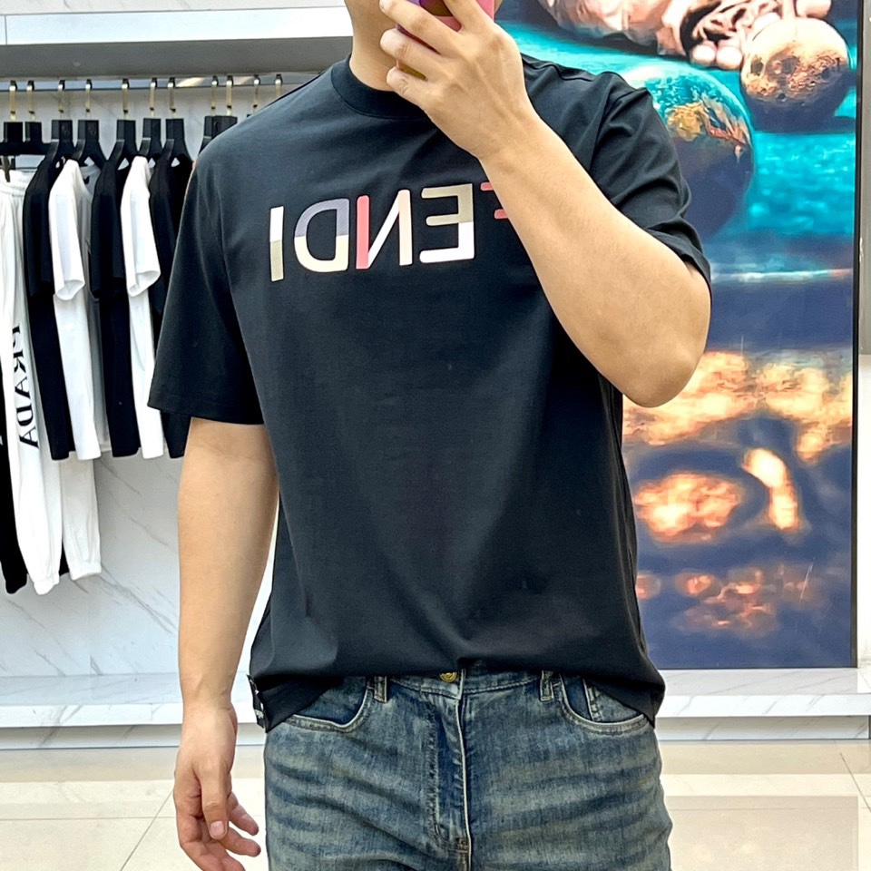 大人気 フェンディ ティ シャツ偽物 純綿 トップス プリント 短袖Ｔシャツ ブラック_1