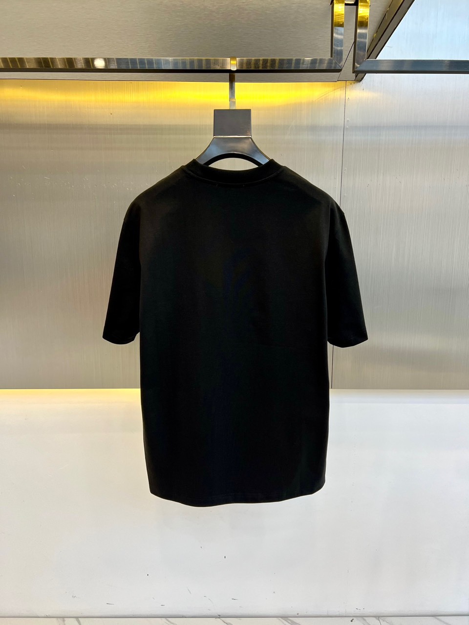 大人気 フェンディ ティ シャツ偽物 純綿 トップス プリント 短袖Ｔシャツ ブラック_3