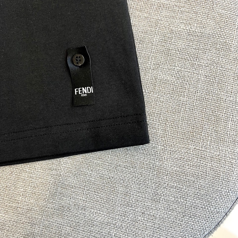 大人気 フェンディ ティ シャツ偽物 純綿 トップス プリント 短袖Ｔシャツ ブラック_5