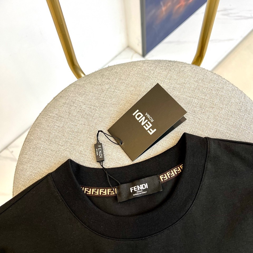 大人気 フェンディ ティ シャツ偽物 純綿 トップス プリント 短袖Ｔシャツ ブラック_6
