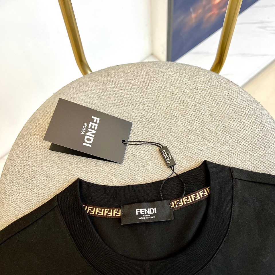 目を引く存在感 fendi t シャツ レディーススーパーコピー 純綿 トップス プリント 短袖 ブラック_4