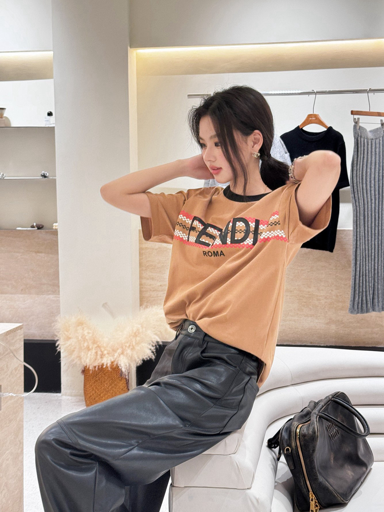 フェンディ ワイシャツコピー 純綿Tシャツ トップス プリント 短袖 ゆったり 柔軟 ブラウン_4