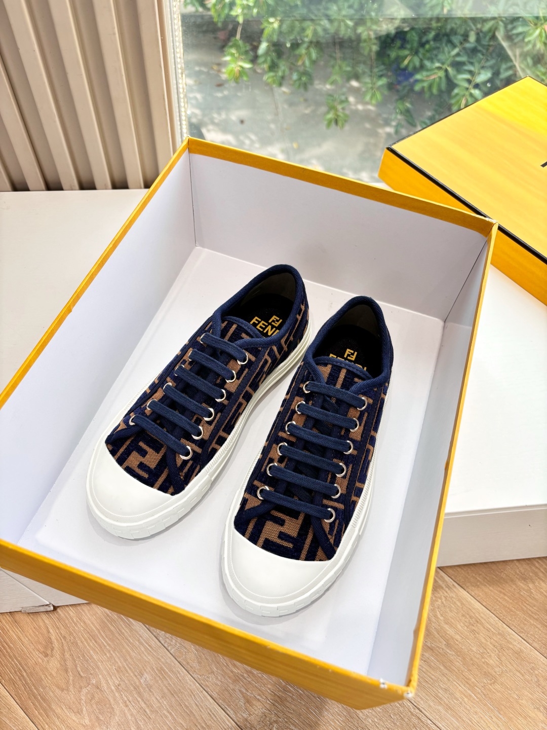fendi スニーカー コーデスーパーコピー 軽量 カジュアルシューズ 柔軟 スポーツ 花柄 ブルー_4