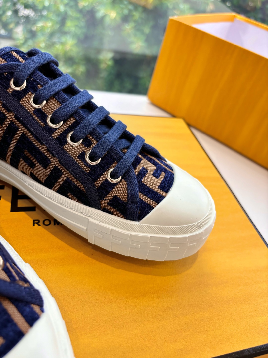 fendi スニーカー コーデスーパーコピー 軽量 カジュアルシューズ 柔軟 スポーツ 花柄 ブルー_8