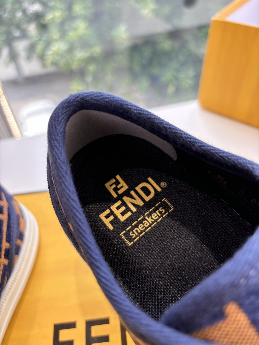 fendi スニーカー コーデスーパーコピー 軽量 カジュアルシューズ 柔軟 スポーツ 花柄 ブルー_9