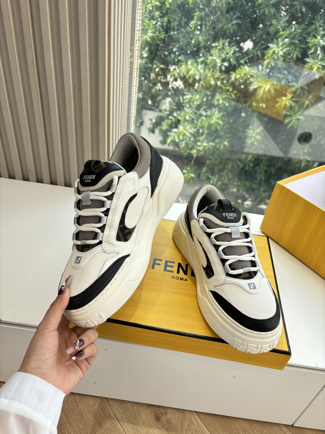 FENDI スニーカー ファッション偽物 軽量 ハンサム カジュアルシューズ 柔軟 ホワイト_5