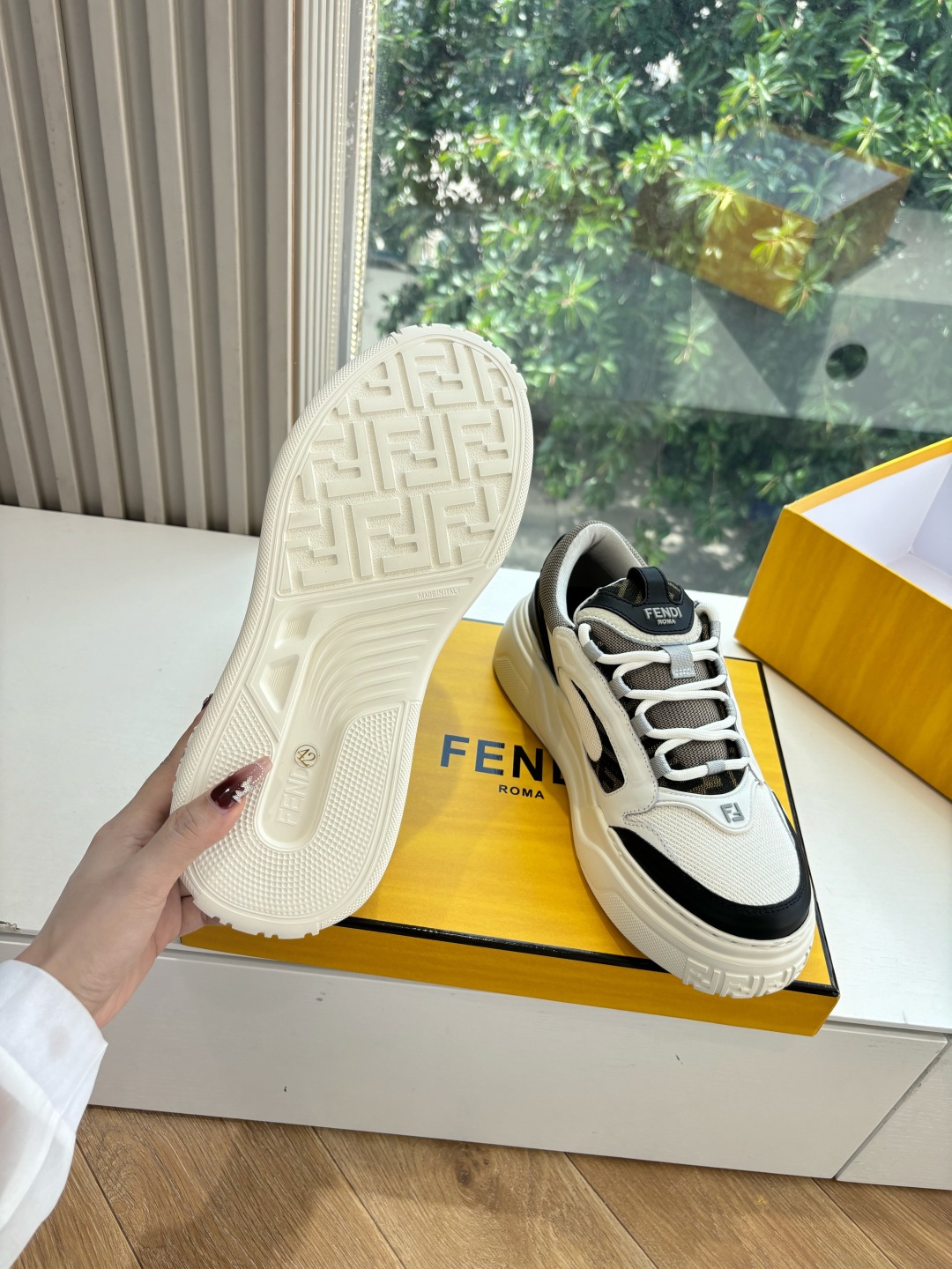 FENDI スニーカー ファッション偽物 軽量 ハンサム カジュアルシューズ 柔軟 ホワイト_6