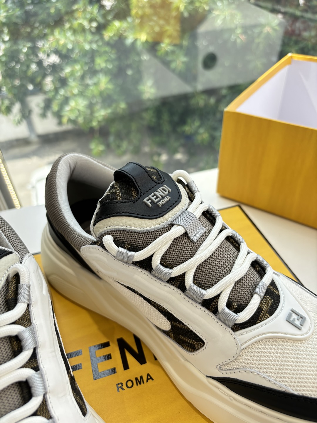 FENDI スニーカー ファッション偽物 軽量 ハンサム カジュアルシューズ 柔軟 ホワイト_8