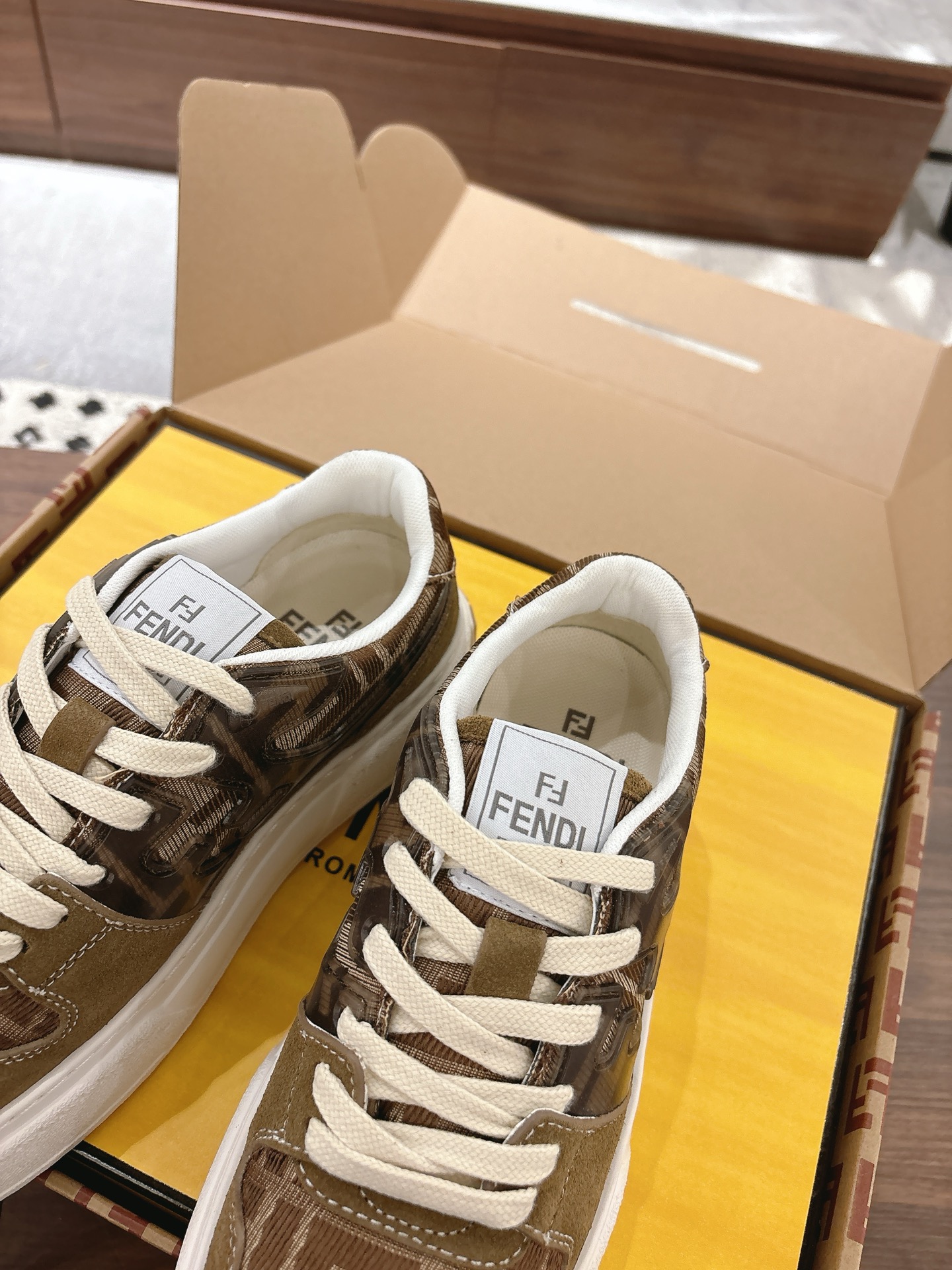 fendi ソックススニーカースーパーコピー 軽量 男女兼用 カジュアルシューズ 柔軟 ブラウン_3