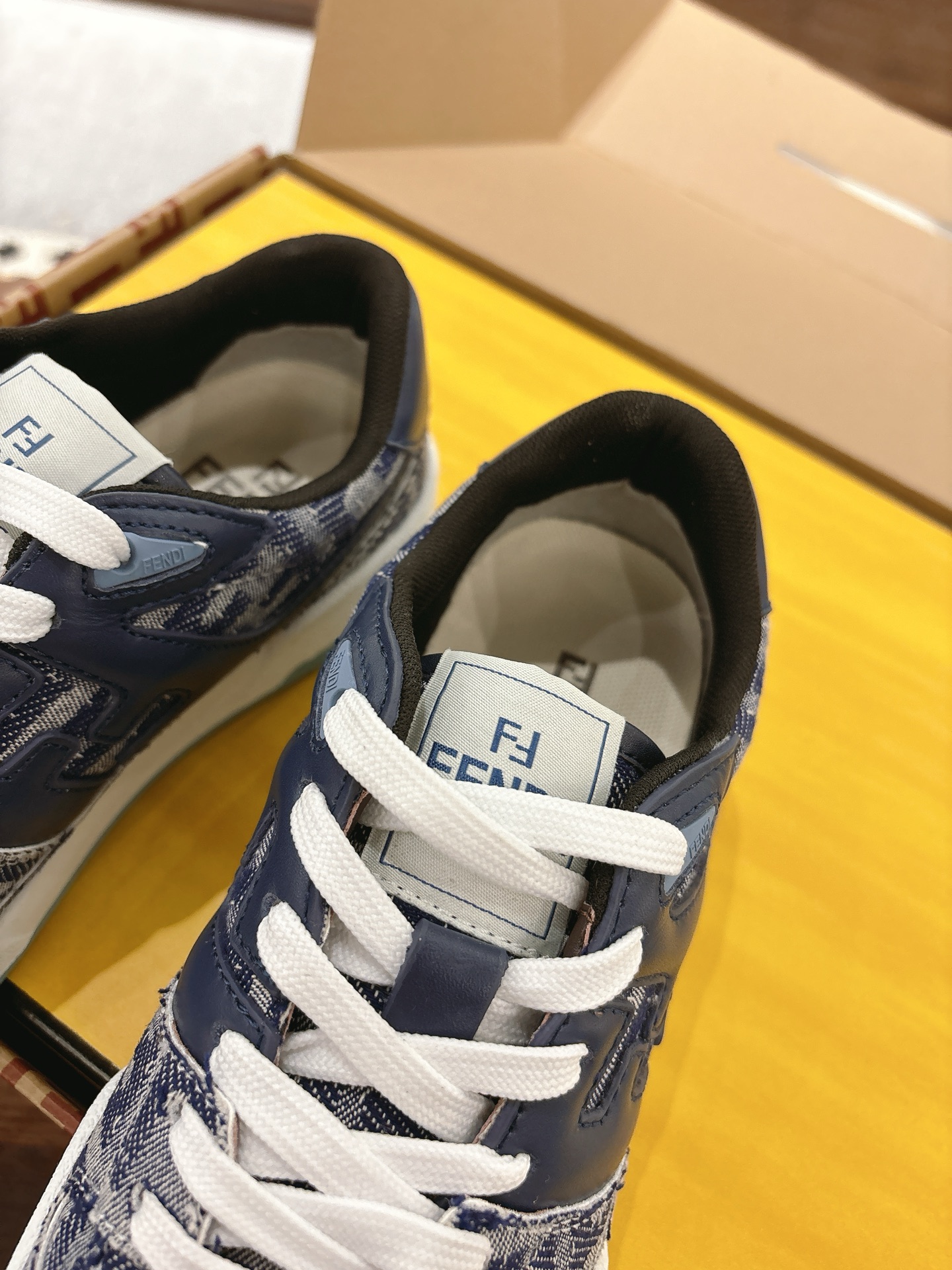 FENDI スニーカー ホカコピー 軽量 男女兼用 カジュアルシューズ 花柄 柔軟 ブルー_4