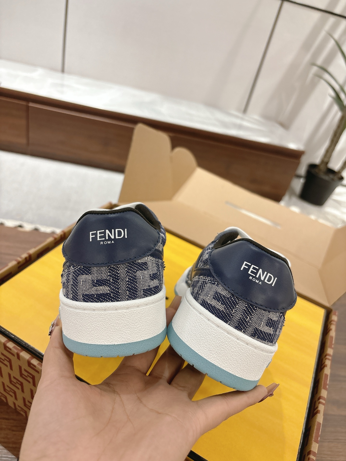 FENDI スニーカー ホカコピー 軽量 男女兼用 カジュアルシューズ 花柄 柔軟 ブルー_5