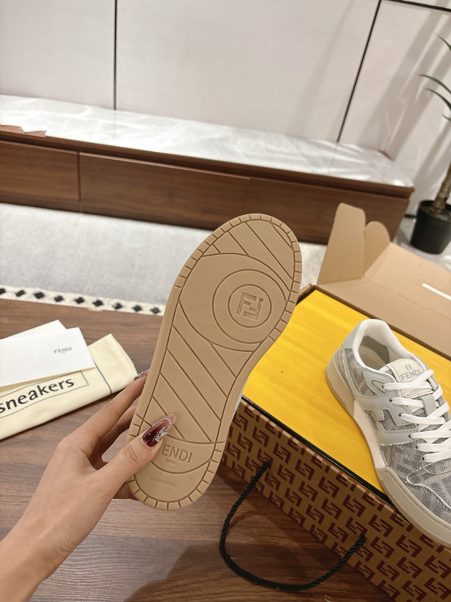 FENDI ムンディアル スニーカースーパーコピー 男女兼用 カジュアルシューズ 花柄 柔軟 グレー_9