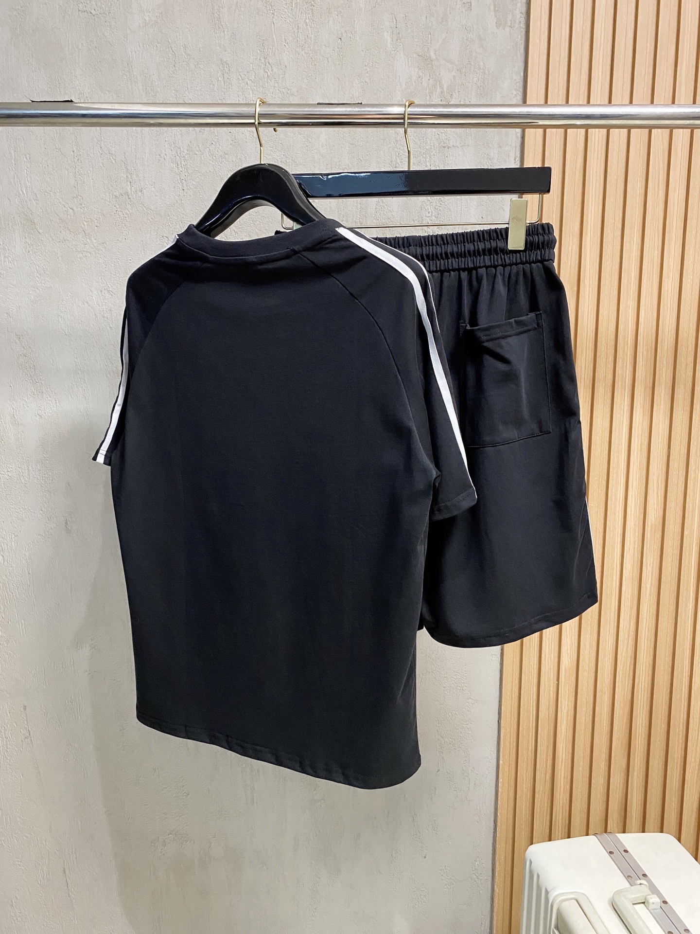 ディオールトップススーパーコピー 運動セット ショットパンツ 半袖Ｔシャツ 男女兼用 ホワイト_3