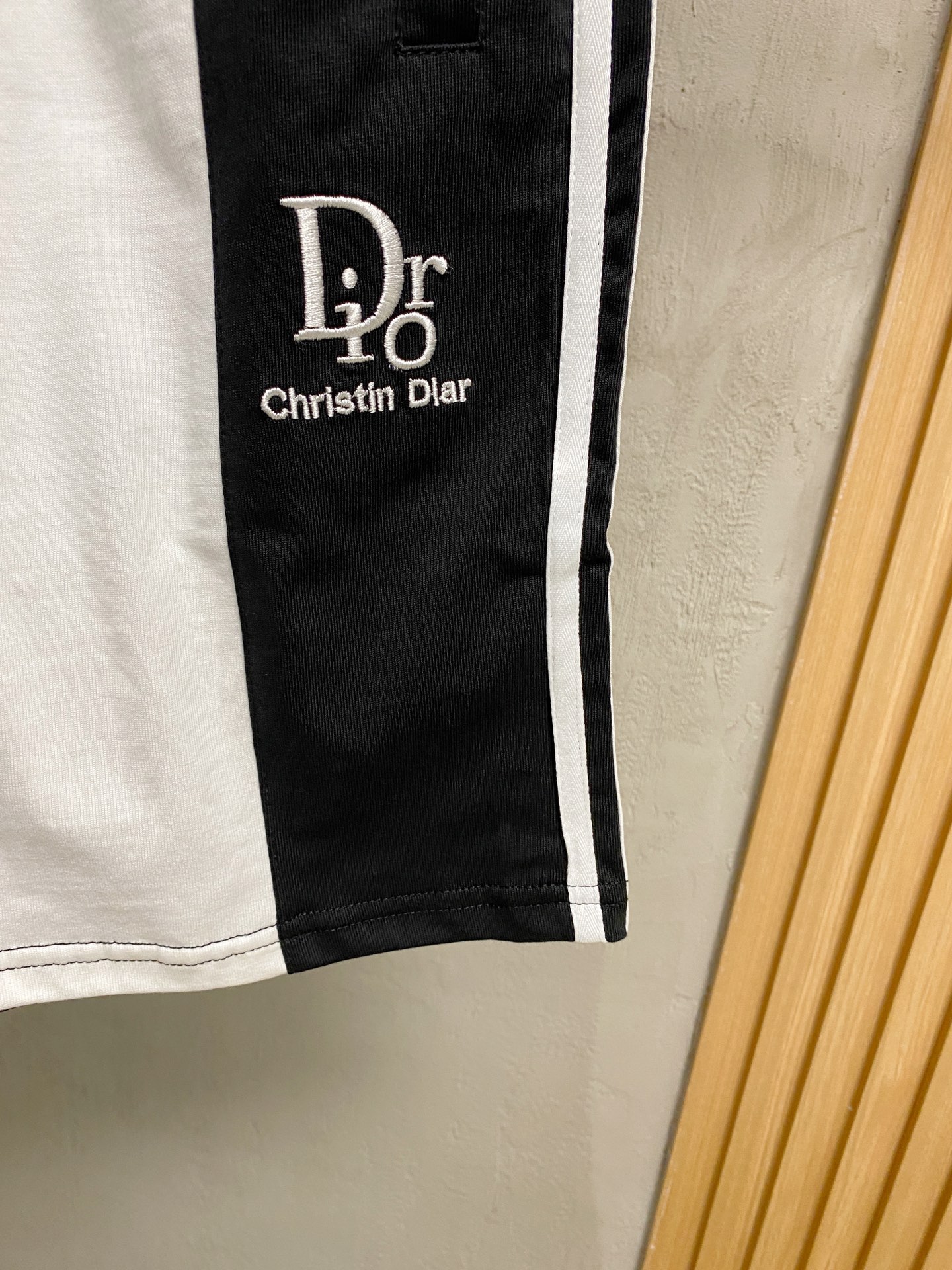 ディオールトップススーパーコピー 運動セット ショットパンツ 半袖Ｔシャツ 男女兼用 ホワイト_9