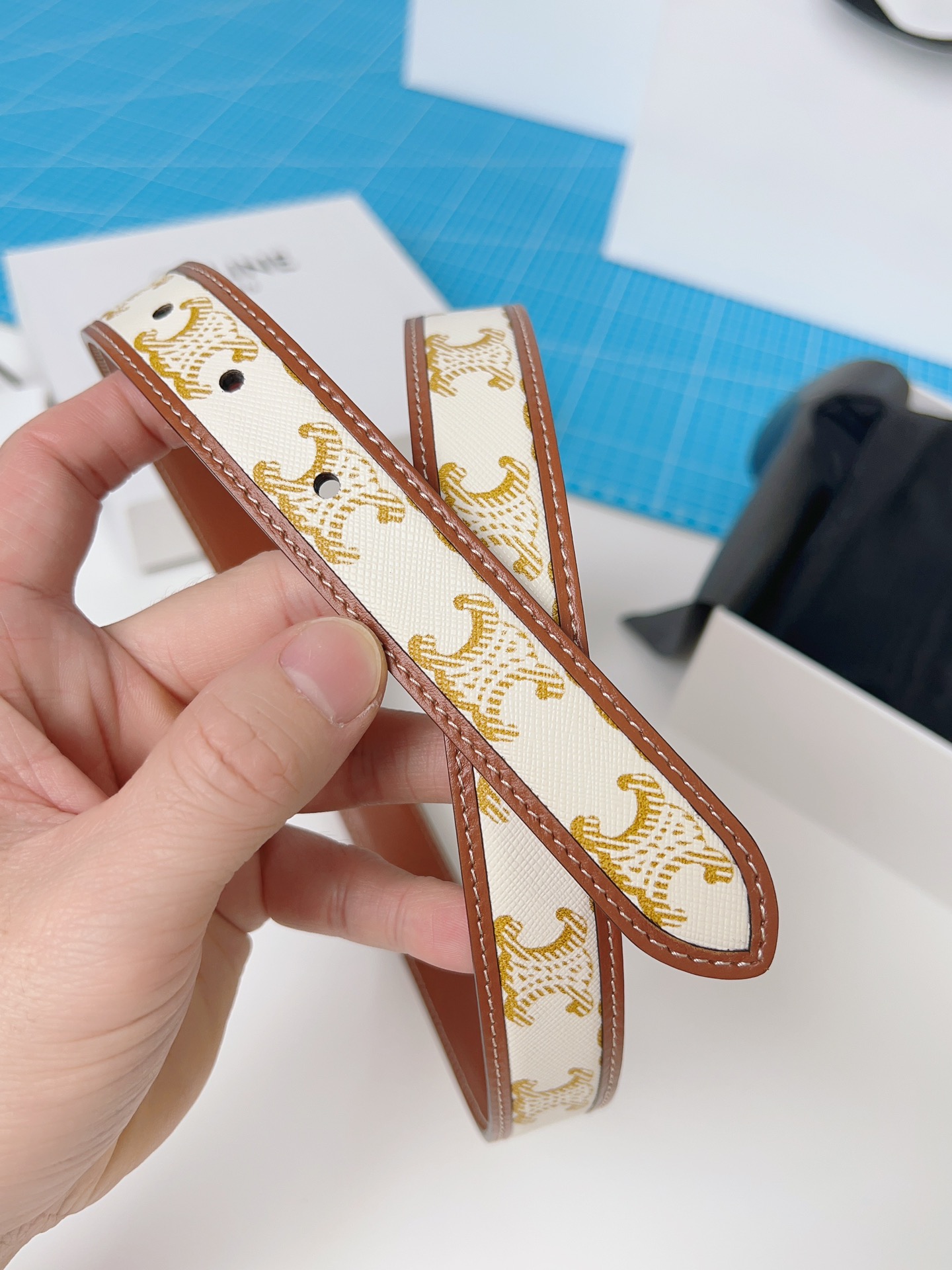 超低価格 セリーヌベルト 買取Ｎ級品 幅2.5cm 優雅レディ 牛革 レザー ホワイト_3