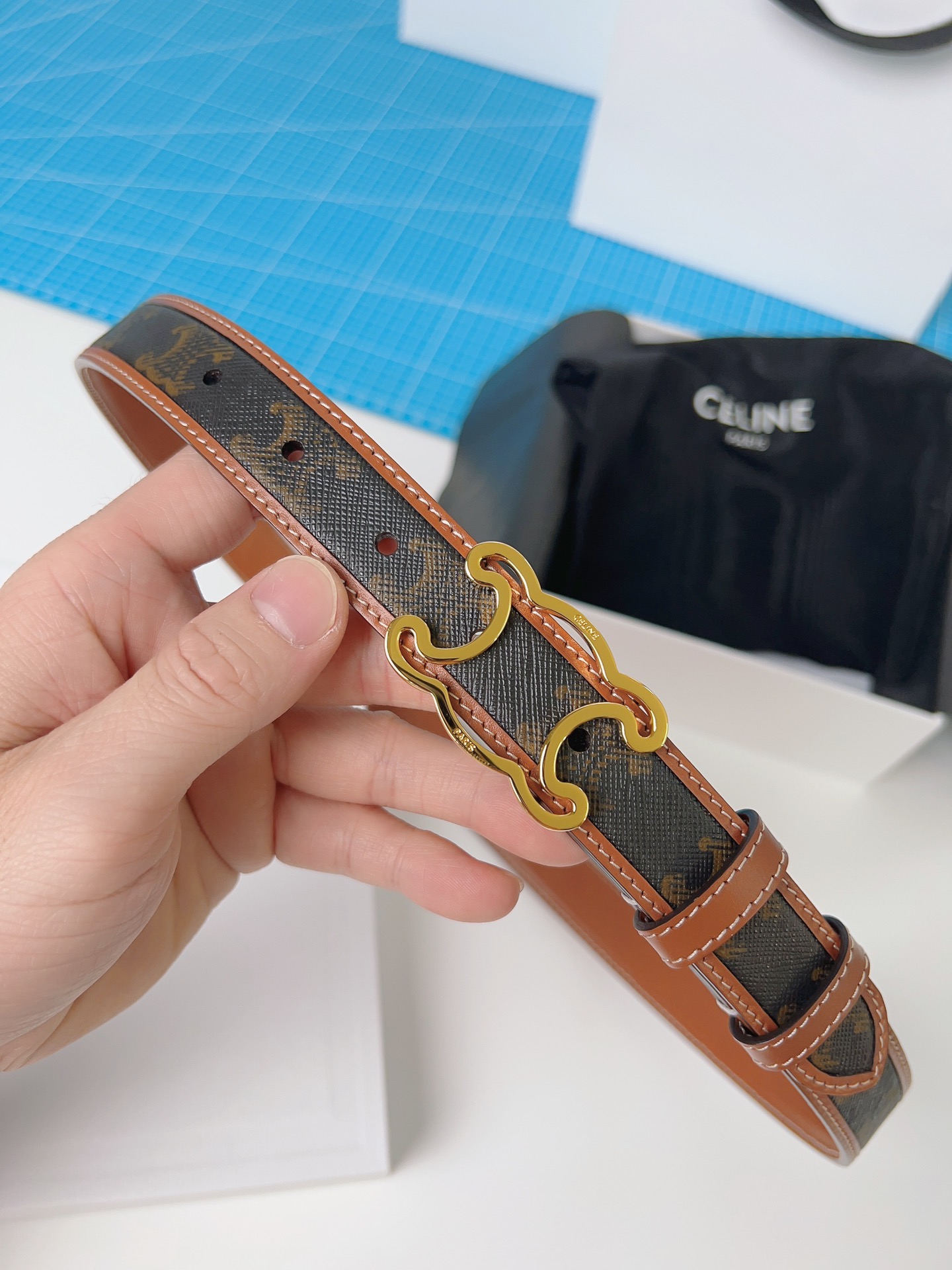 お手頃価格でセリーヌベルト 買取価格偽物 幅2.5cm 優雅レディ 牛革 レザー ブラウン_2