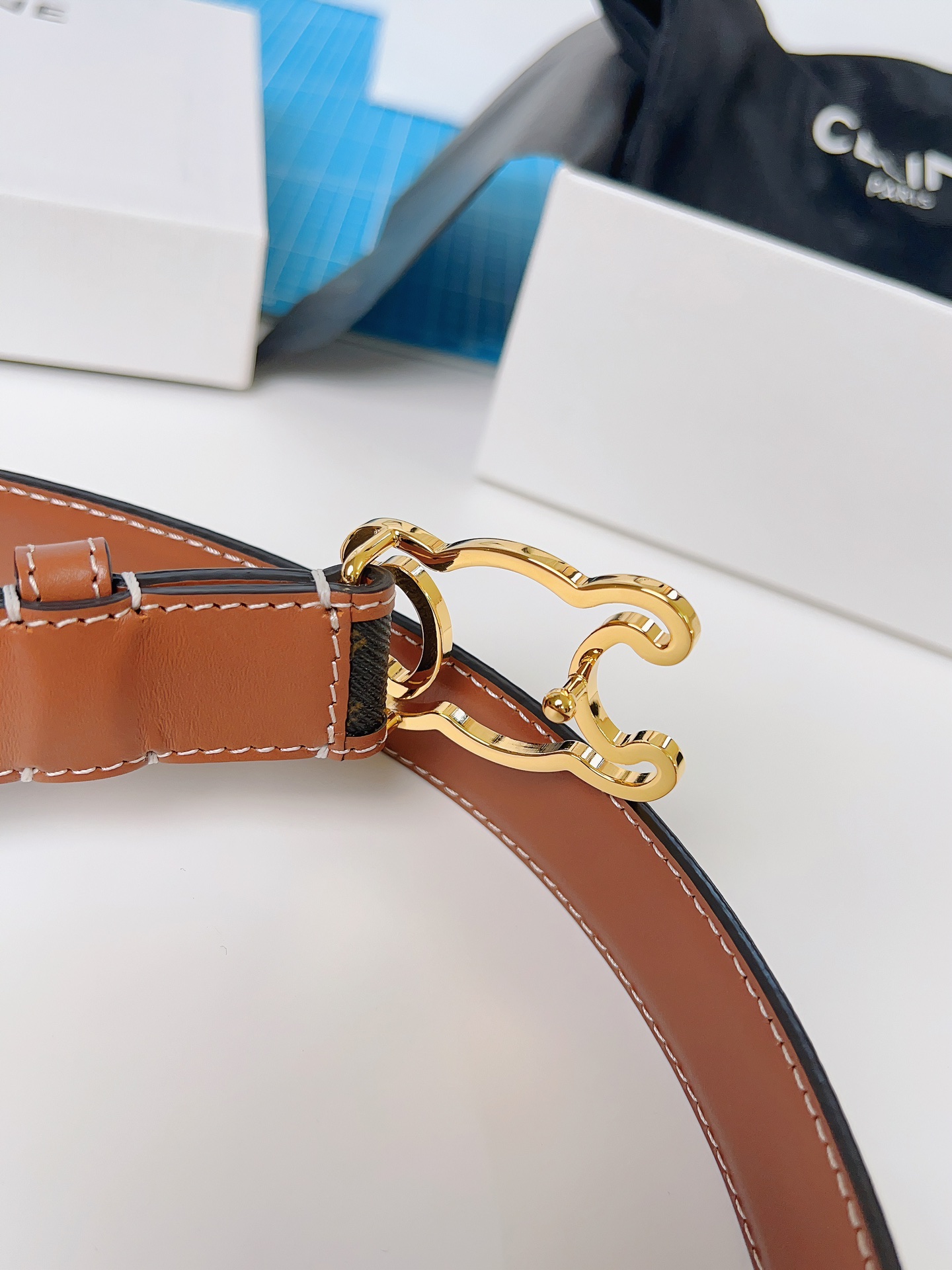 お手頃価格でセリーヌベルト 買取価格偽物 幅2.5cm 優雅レディ 牛革 レザー ブラウン_4