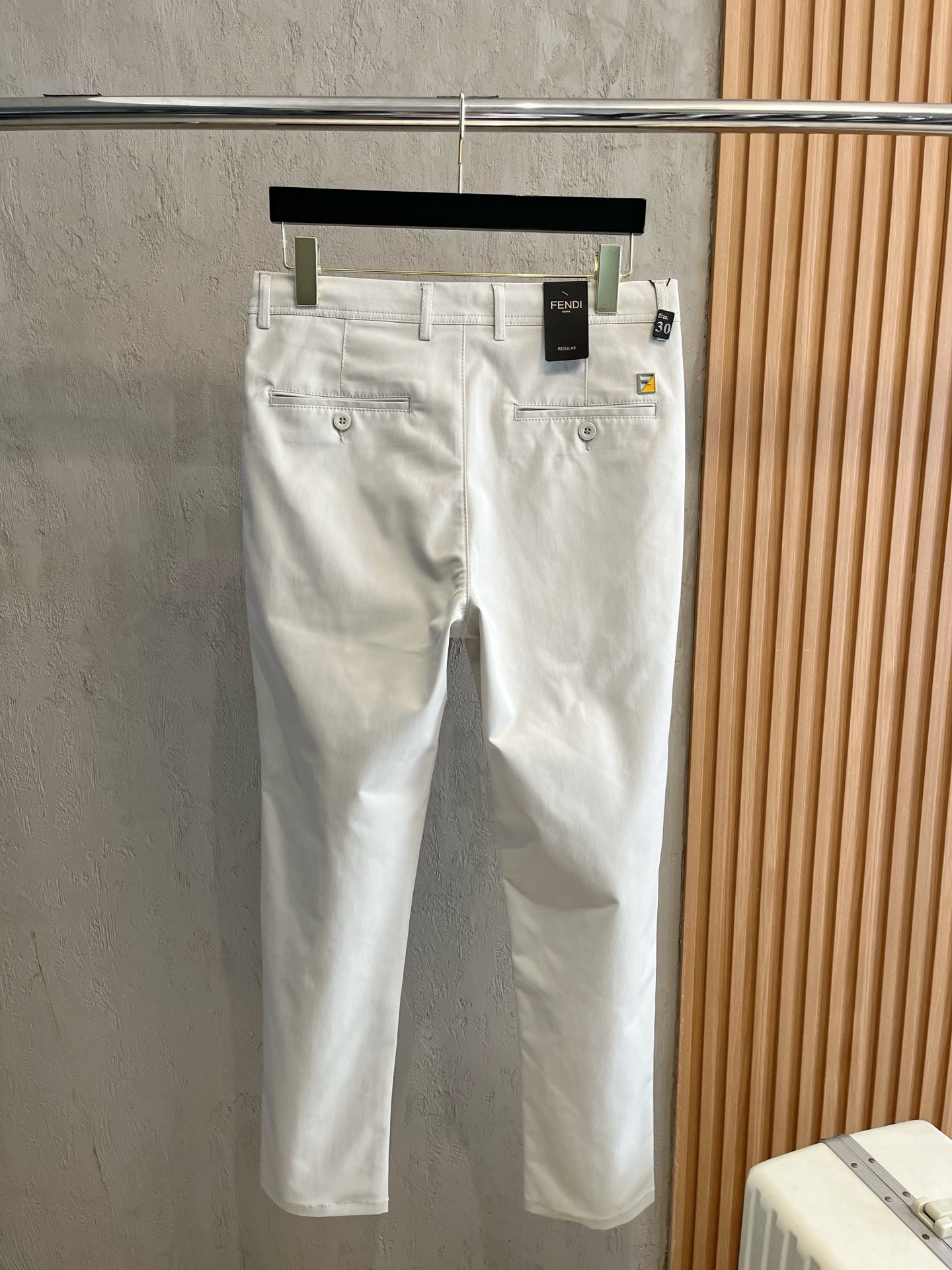 お買い得なフェンディ パンツ スーパーコピー カジュアルパンツ 柔らかい 美脚 ホワイト_2