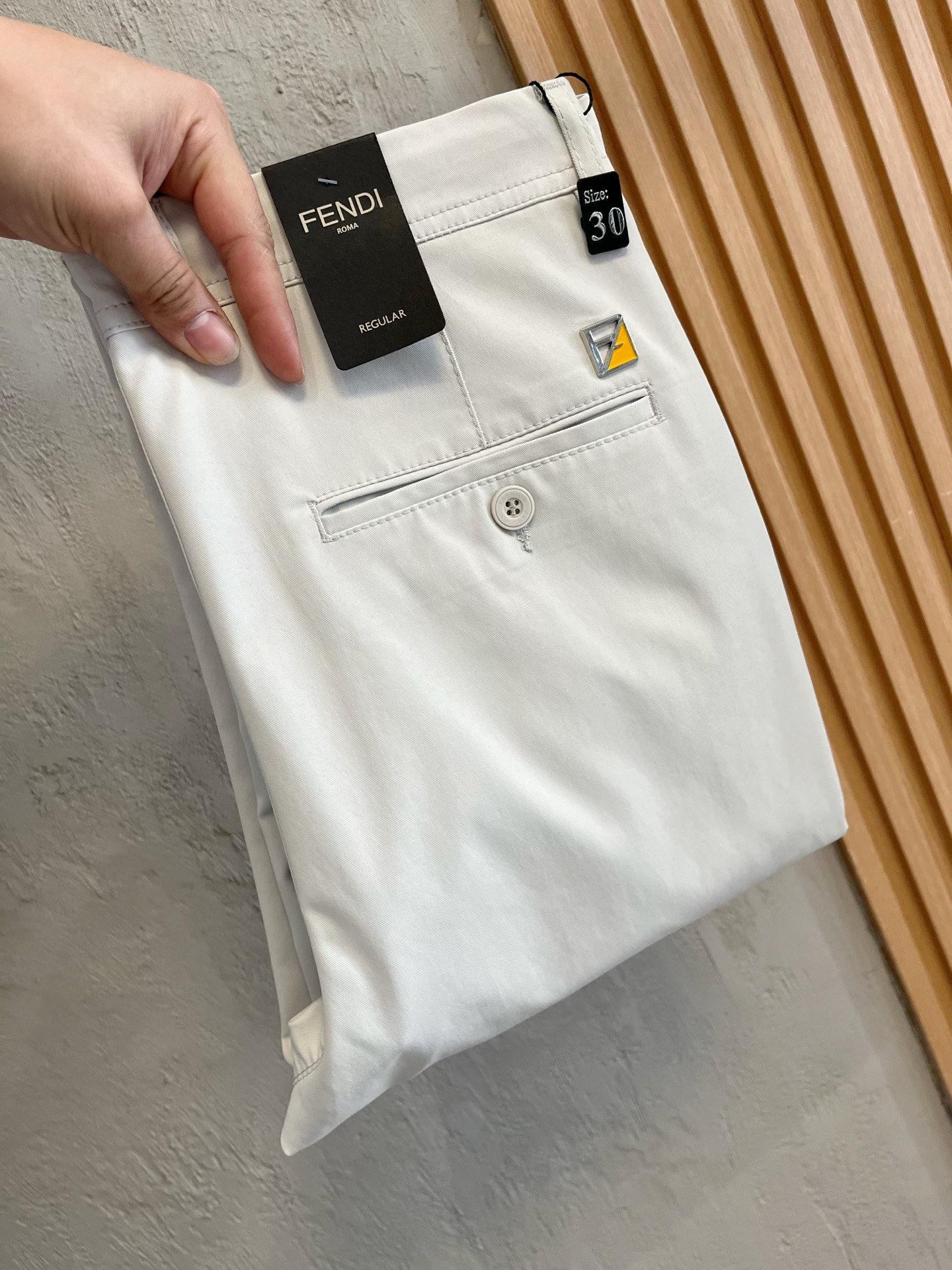 お買い得なフェンディ パンツ スーパーコピー カジュアルパンツ 柔らかい 美脚 ホワイト_3
