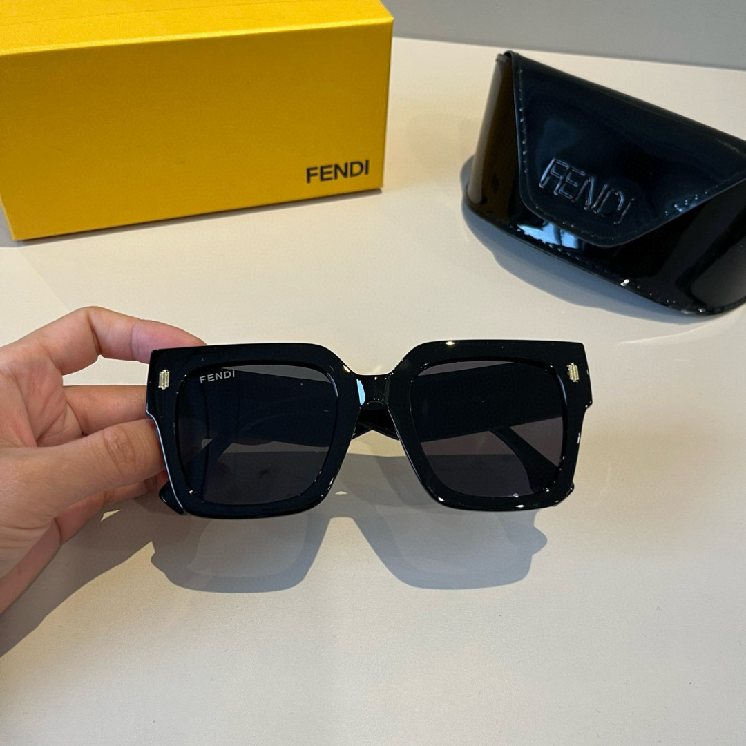 フェンディサングラスメンズスーパーコピー 日焼け止め 眼鏡 シンプル ブラック_1