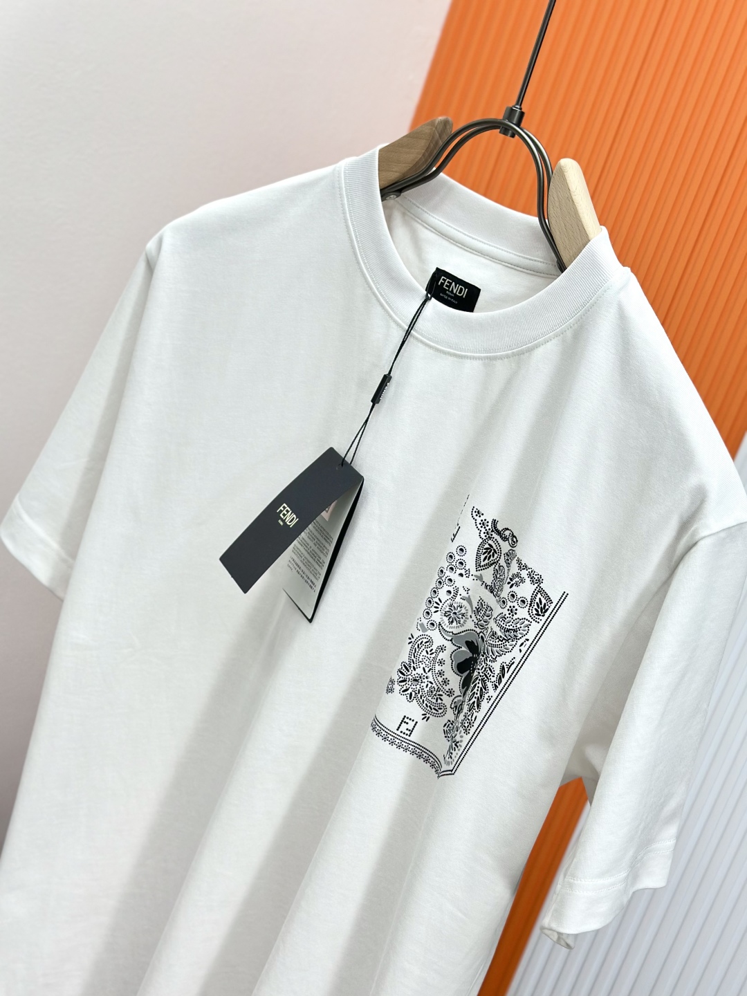 超低価格 フェンディ レディース t シャツスーパーコピートップス 短袖 純綿 プリント ホワイト_4