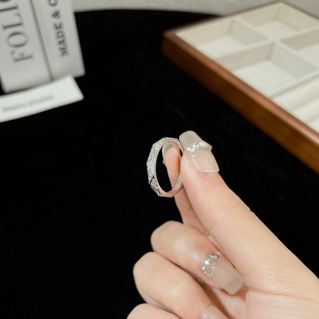 カルティエ指輪サイズ直し偽物 ダイヤ飾り リング 結婚 幅3.2mm シンプル シルバー_2