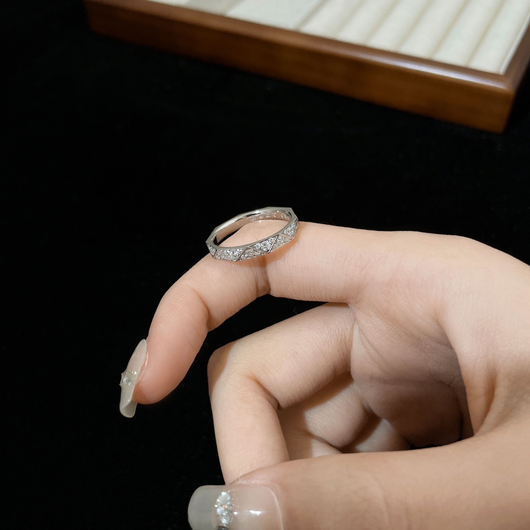 カルティエ指輪サイズ直し偽物 ダイヤ飾り リング 結婚 幅3.2mm シンプル シルバー_5