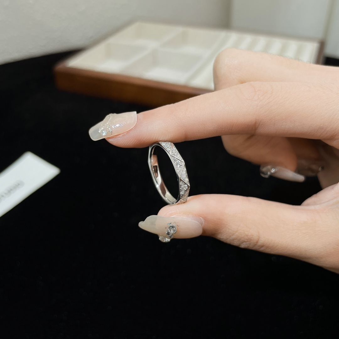 カルティエ指輪サイズ直し偽物 ダイヤ飾り リング 結婚 幅3.2mm シンプル シルバー_7