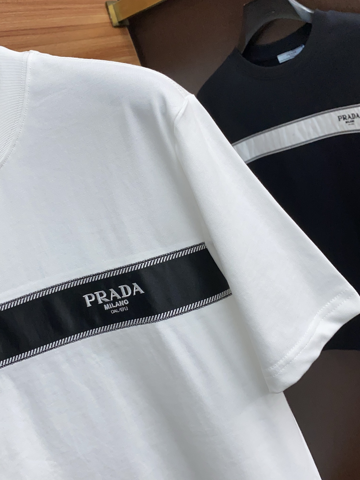 最新のprada ロゴ t シャツスーパーコピー 純綿 トップス tシャツ シンプル 男女兼用 ホワイト_4