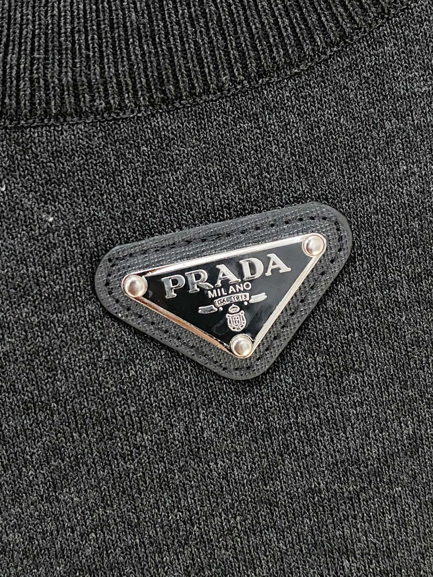夏新品 プラダ t シャツ黒偽物 シンプル  純綿 トップス 上質 柔らかい 短袖 グレー_4