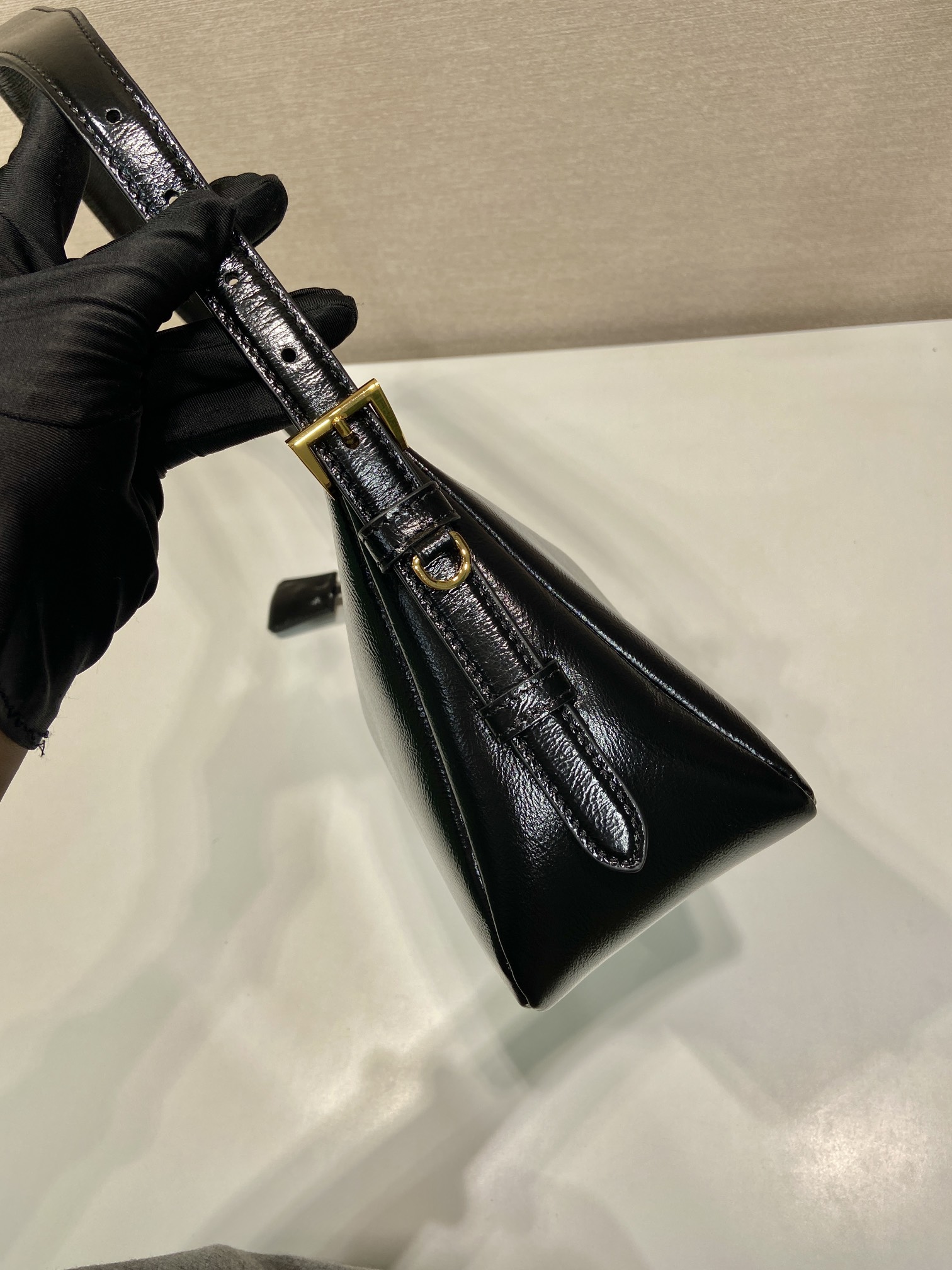プラダバッグ レディーススーパーコピー 1BC229 美しい流線型 レザー 本革 ハンドバッグ ブラック_8