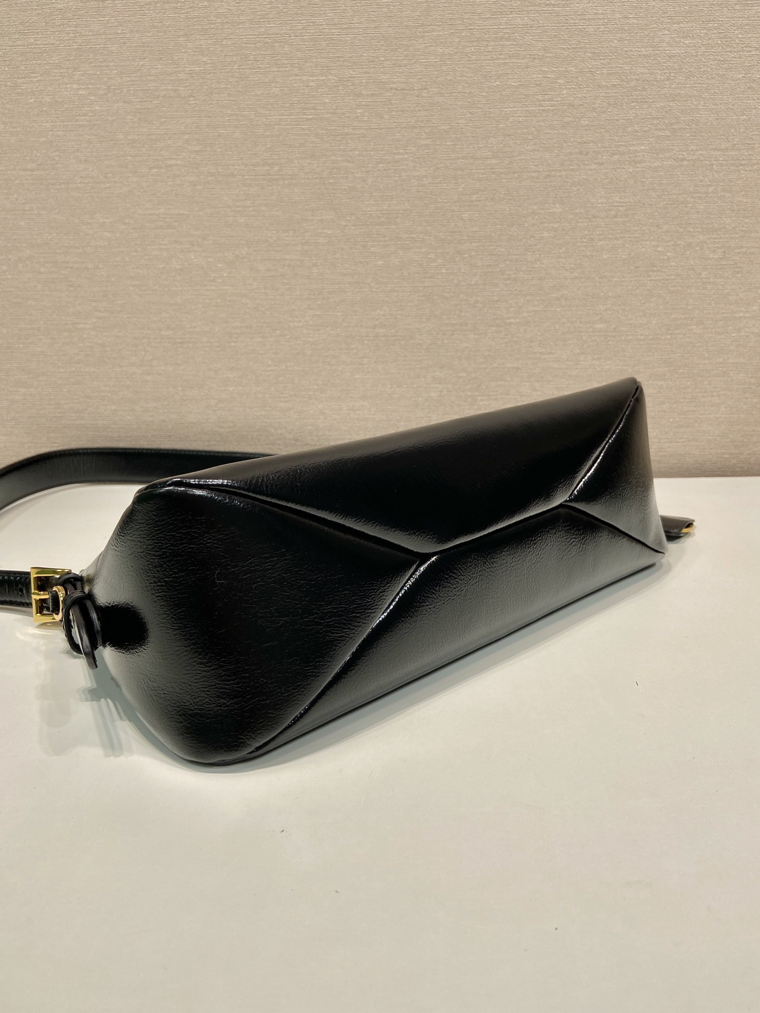 プラダバッグ レディーススーパーコピー 1BC229 美しい流線型 レザー 本革 ハンドバッグ ブラック_9