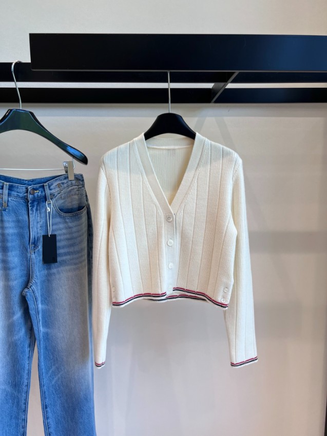 トムブラウン 偽物 バレない再現度 2025新作 リブ編みカーディガン ブランド 服 コピー 激安 上質感 即納対応_1