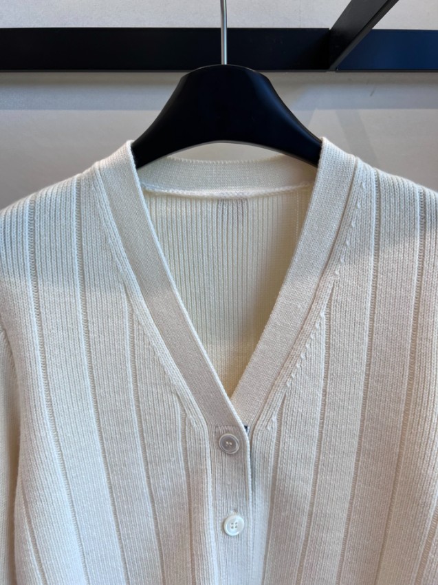 トムブラウン 偽物 バレない再現度 2025新作 リブ編みカーディガン ブランド 服 コピー 激安 上質感 即納対応_4