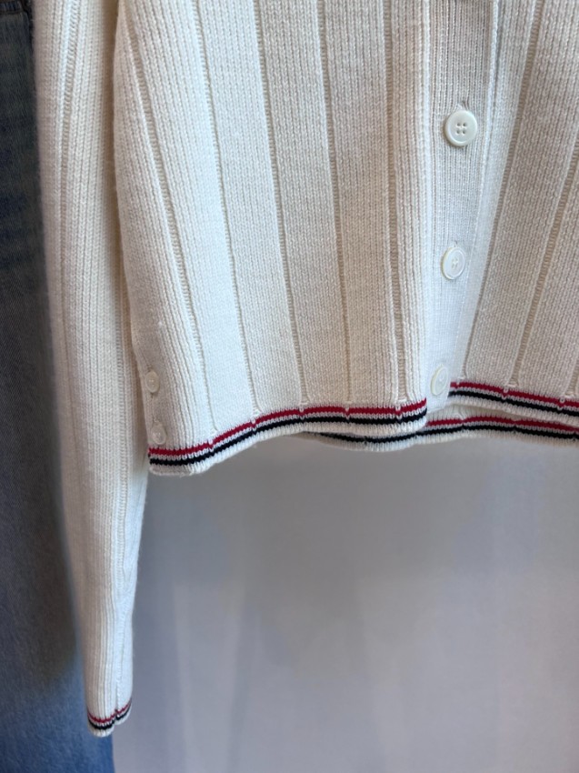 トムブラウン 偽物 バレない再現度 2025新作 リブ編みカーディガン ブランド 服 コピー 激安 上質感 即納対応_5