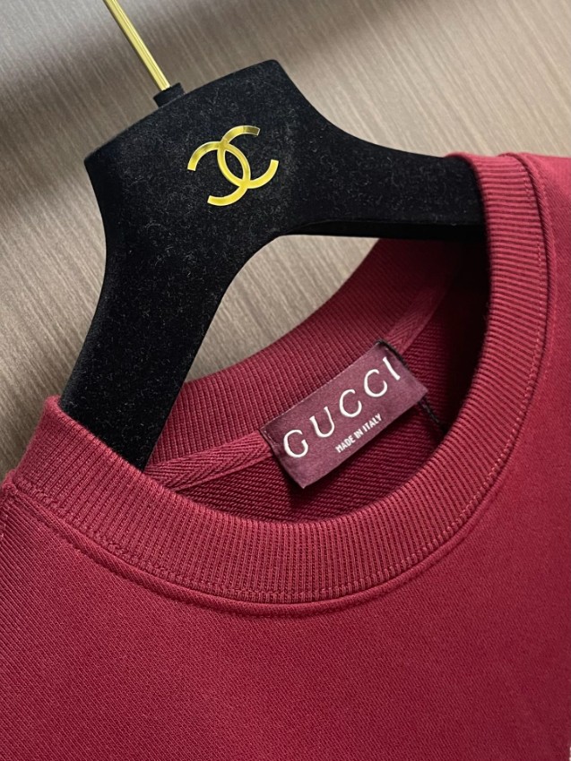 グッチ ブランド コピー スウェット 2025新作 レッド 白ロゴ刺繍 男女兼用 通気 快適な着心地 高品質仕上げ 安心サイト_3