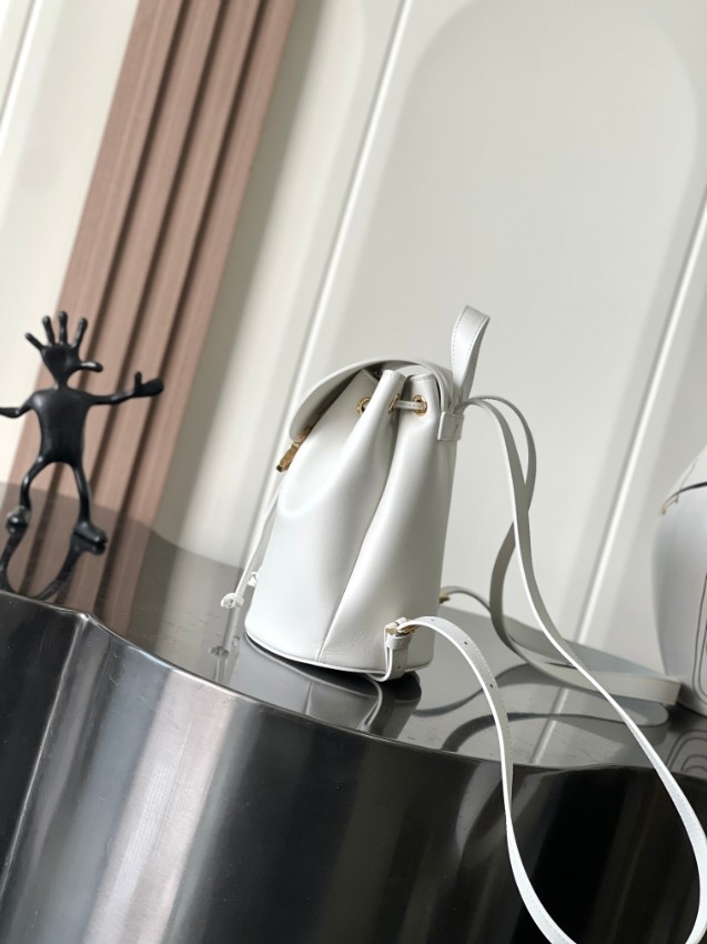 セリーヌ リュック 偽物 トリオンフレザー ホワイト 2025新作 高級感 ブランド コピー 人気_2