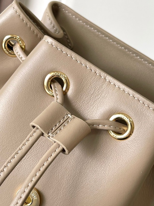 セリーヌ リュック 偽物 トリオンフレザー ベージュ 2025新作 高級感 ブランド コピー 人気_8