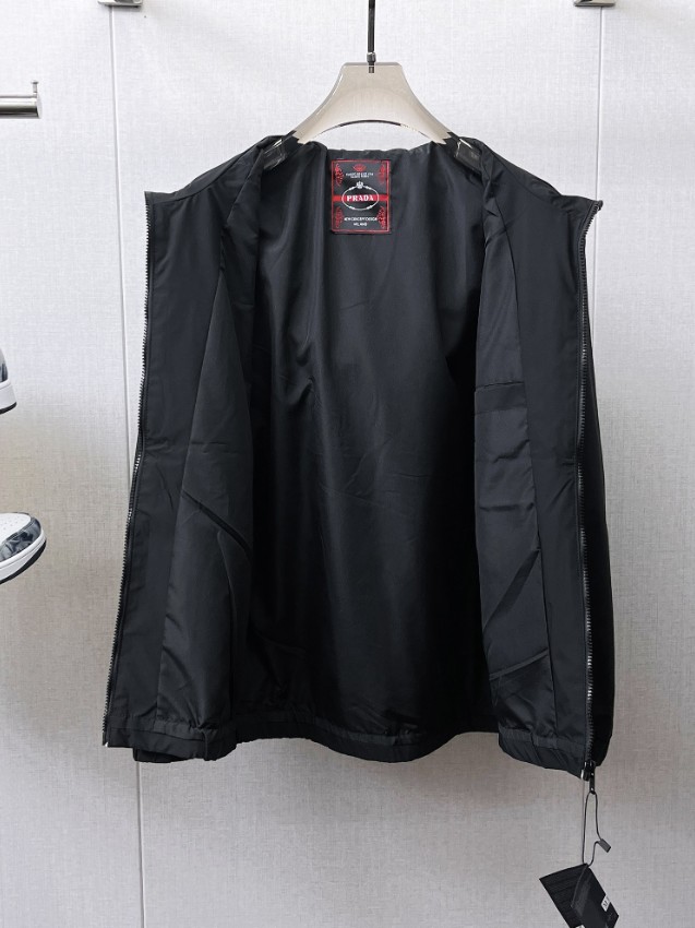 プラダ ジャケット 優良サイト 2025新作 高評価 上質感漂うナイロン仕様 安心サイト 高品質仕上げ 丁寧な縫製_3