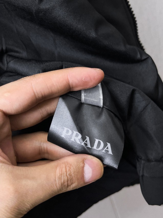 プラダ ジャケット 優良サイト 2025新作 高評価 上質感漂うナイロン仕様 安心サイト 高品質仕上げ 丁寧な縫製_6