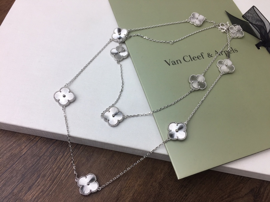ヴァンクリーフ&アーペル スーパーコピー ホワイトアルハンブラ ロングネックレス 上品な輝き_4