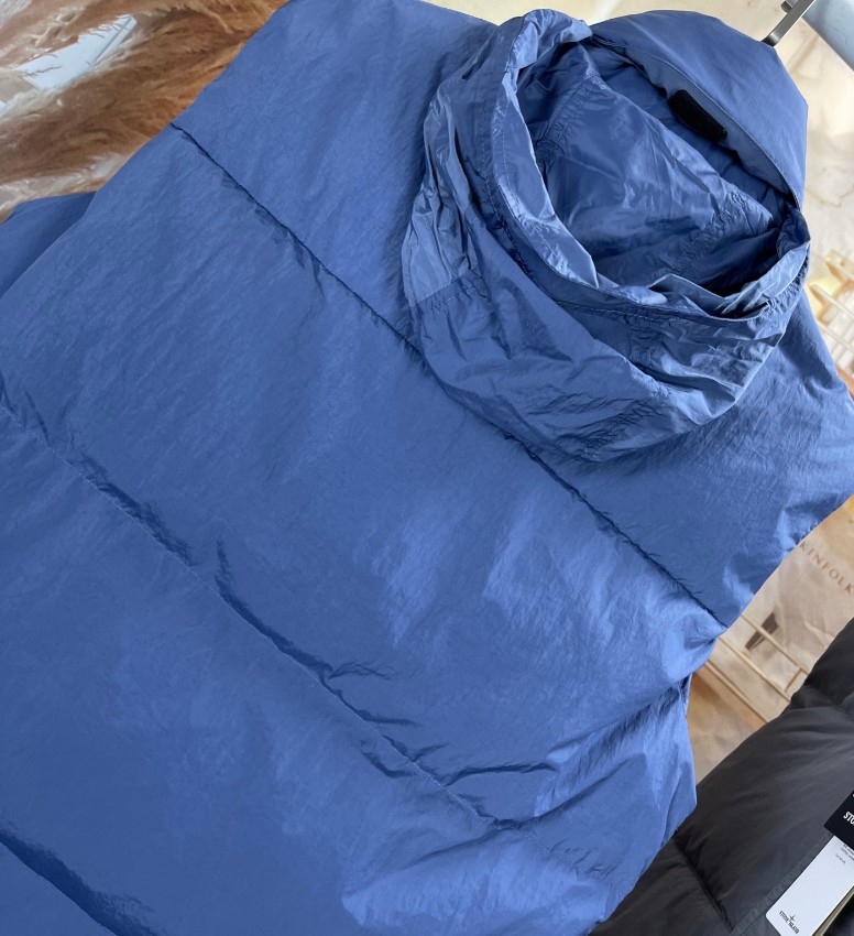 ストーンアイランド 2025新作 高級レベル仕様 ダウンベスト ブランド コピー 安全通販 細部まで忠実な仕上げ 即納対応_4