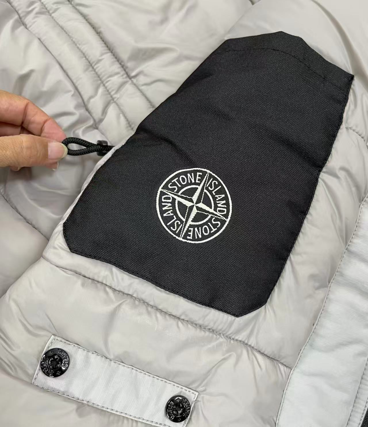 ストーンアイランド 2025新作 高再現度 スーパーコピー 男女兼用 冬用ダウンジャケット 快適な着心地_9