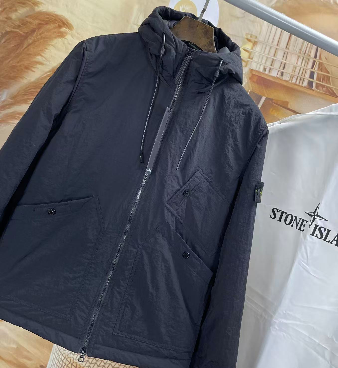ストーンアイランド 2025新作 高再現度 ブランド コピー 男女兼用 冬用ダウンジャケット 快適な着心地_4