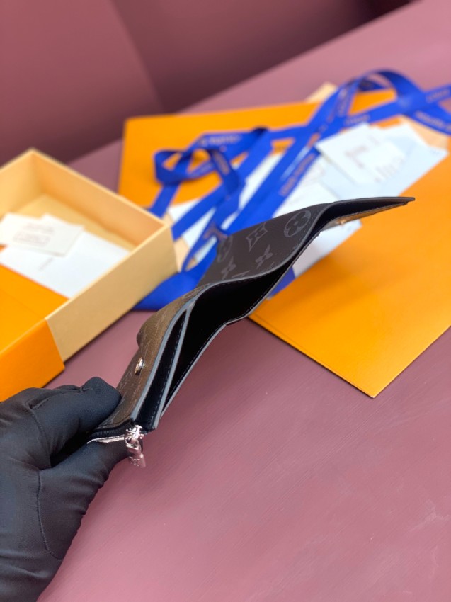 ルイ・ヴィトン 2025新作 ブランド コピー 三つ折り財布 高級レザー仕様 モノグラム柄 コンパクト収納_4