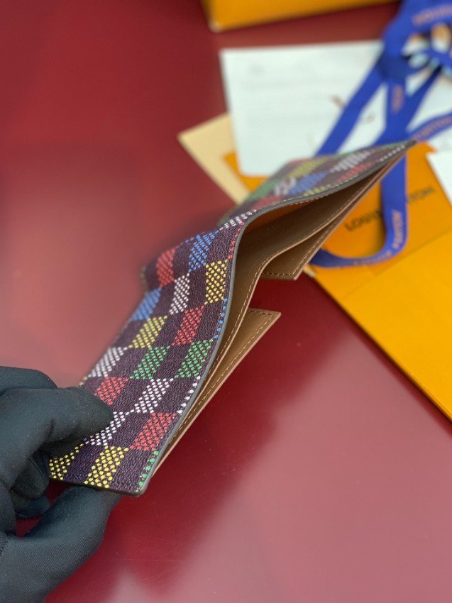 ルイ・ヴィトン 偽物 高級レベル仕様 二つ折り財布 2025新作 圧倒的な再現度 精密ディテール 数量限定入荷_4