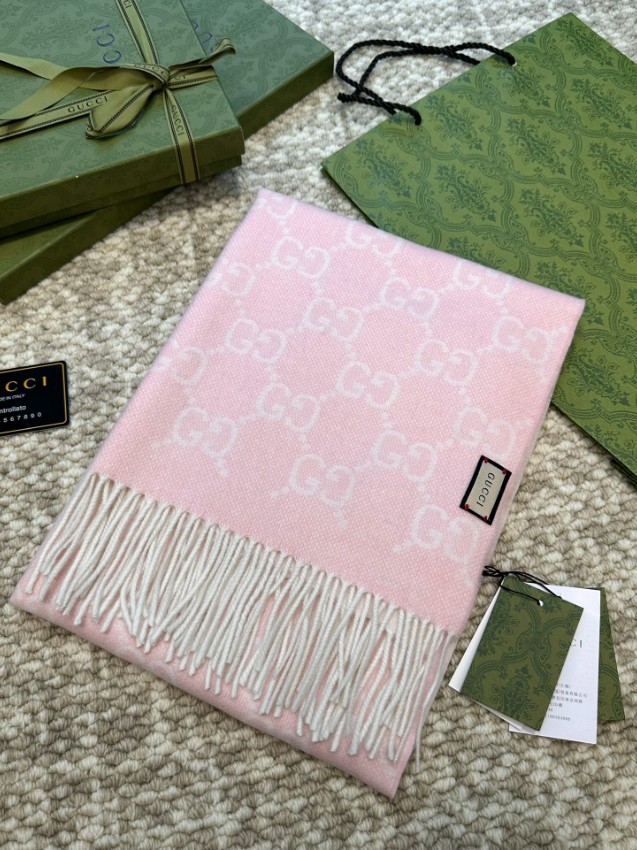 グッチ 高再現度スカーフ n級 2025新作 精密ディテール 高級感仕上げ 丁寧な縫製 上質感 選ばれる理由あり 人気モデル_4